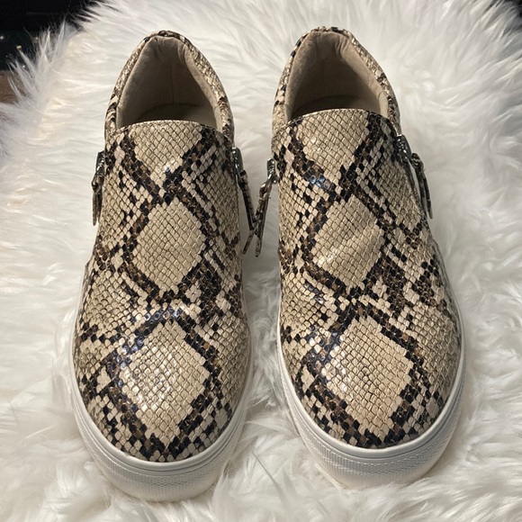 Steve Madden Shoes - Steve Madden Zip snake print sneakers